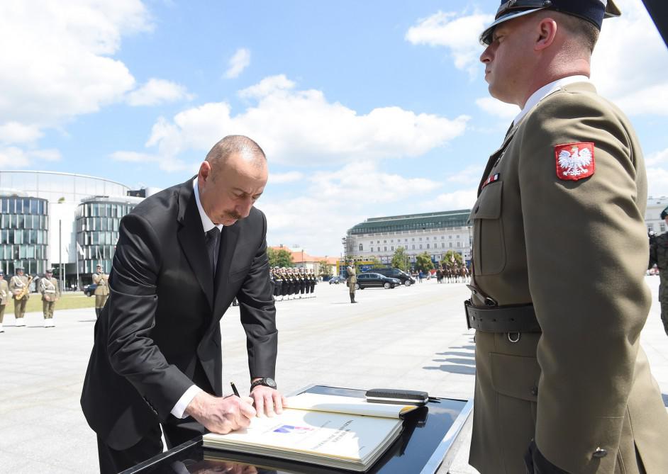 Prezident İlham Əliyev Polşa Baş naziri ilə görüşüb - YENİLƏNİB - FOTO