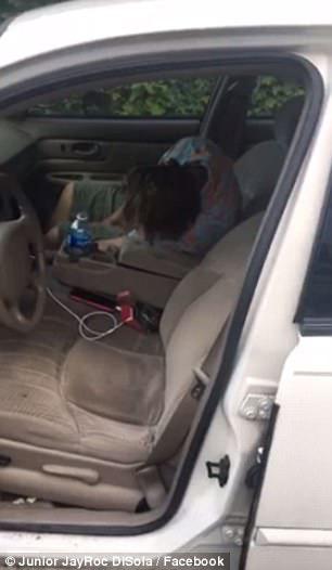 Facebook-da faciə kadrları: sevgilisini xilas etməyə çalışdı, alınmadı - VİDEO - FOTO