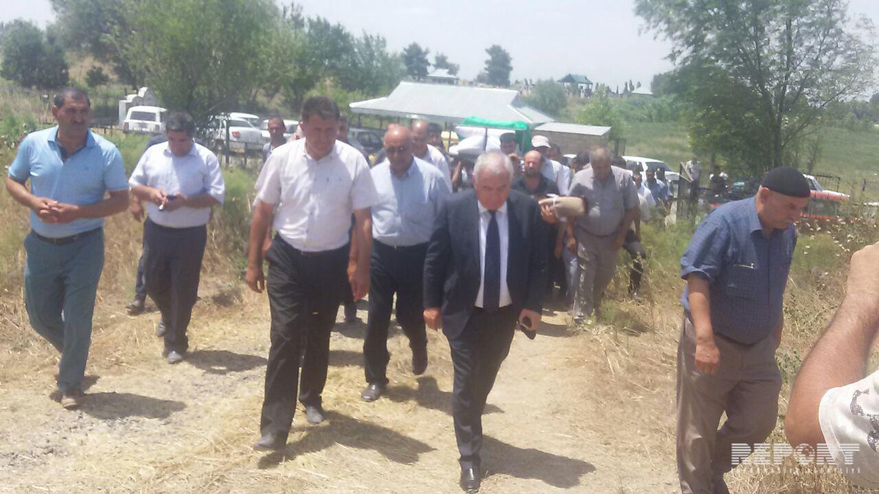 Ermənilərin qətlə yetirdiyi Zəhra sonuncu dəfə atasının qucağında  - FOTOLAR - YENİLƏNİB  