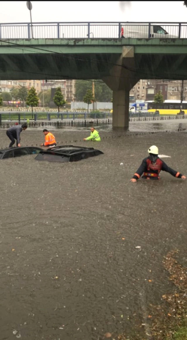İstanbulda dənizlə quru "birləşdi" - leysan yağışları - VİDEO - FOTOlar