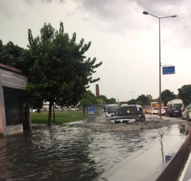 İstanbulda dənizlə quru "birləşdi" - leysan yağışları - VİDEO - FOTOlar