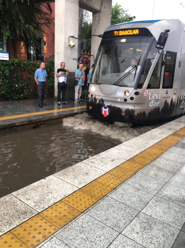 İstanbulda dənizlə quru "birləşdi" - leysan yağışları - VİDEO - FOTOlar