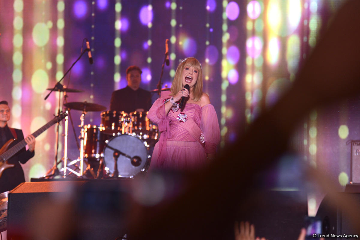 Əfsanəvi Alla Puqaçovanın Bakıda "Jara-2017" festivalında keçirilən yaradıcılıq gecəsində - FOTO