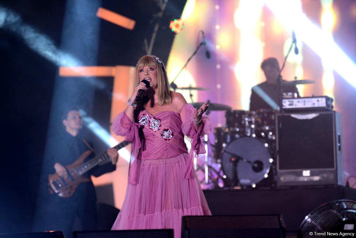 Əfsanəvi Alla Puqaçovanın Bakıda "Jara-2017" festivalında keçirilən yaradıcılıq gecəsində - FOTO