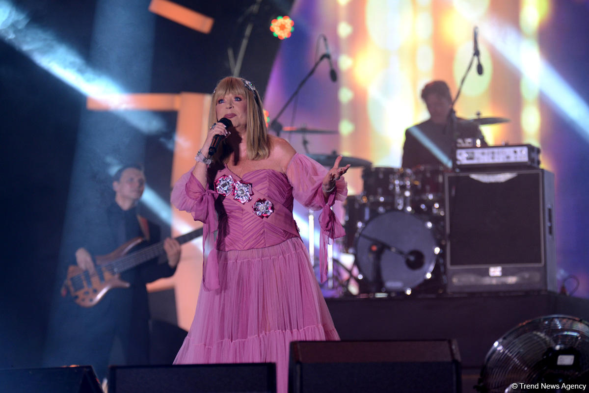 Əfsanəvi Alla Puqaçovanın Bakıda "Jara-2017" festivalında keçirilən yaradıcılıq gecəsində - FOTO