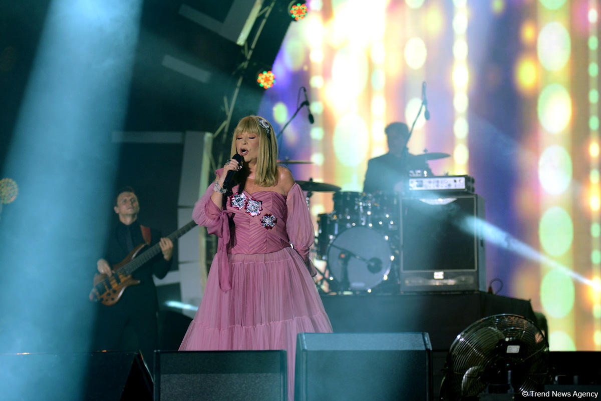 Əfsanəvi Alla Puqaçovanın Bakıda "Jara-2017" festivalında keçirilən yaradıcılıq gecəsində - FOTO