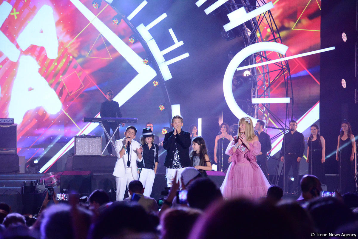 Əfsanəvi Alla Puqaçovanın Bakıda "Jara-2017" festivalında keçirilən yaradıcılıq gecəsində - FOTO