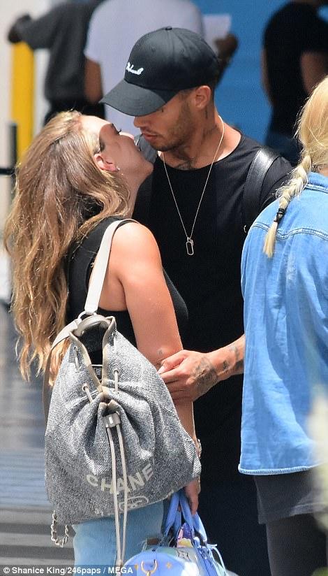 "Ən yaraşıqlı məhbus" milyarderin qızı ilə əylənir - FOTO