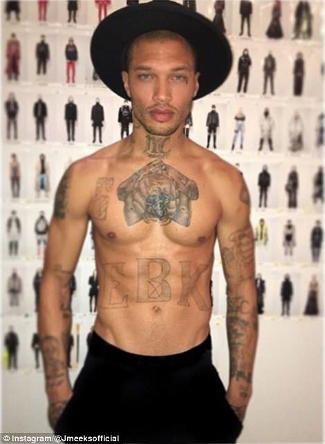 "Ən yaraşıqlı məhbus" milyarderin qızı ilə əylənir - FOTO