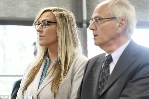 38 yaşlı qadın iki yeniyetmə oğlana təcavüz etdi - FOTO