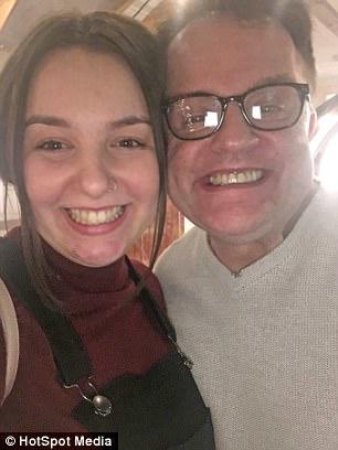 Babası yaşında kişiyə ərə gedən qız: "Onu çox sevirəm" - FOTO