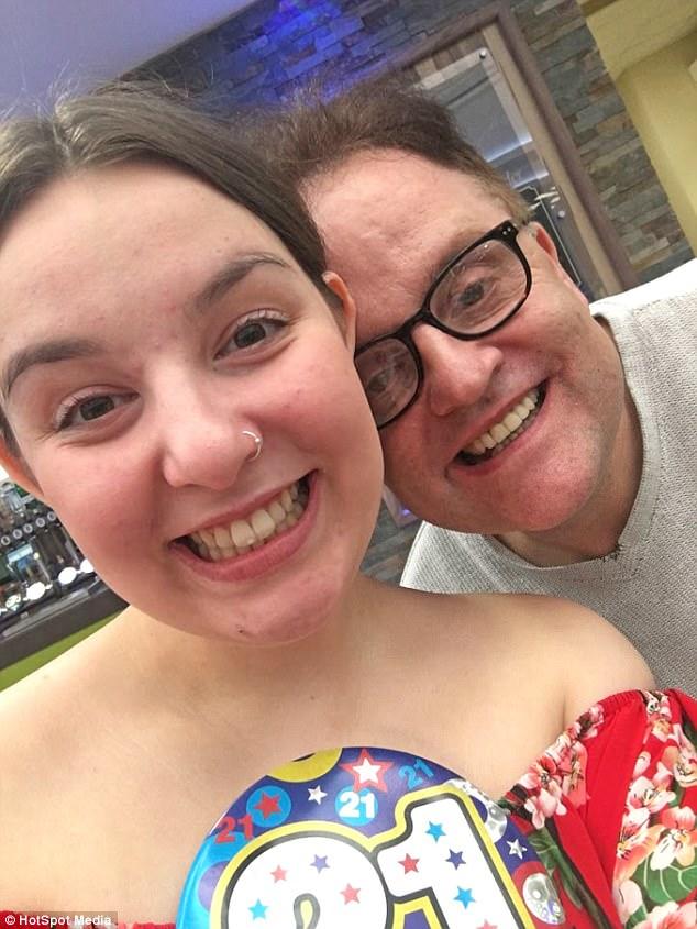 Babası yaşında kişiyə ərə gedən qız: "Onu çox sevirəm" - FOTO