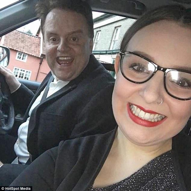 Babası yaşında kişiyə ərə gedən qız: "Onu çox sevirəm" - FOTO