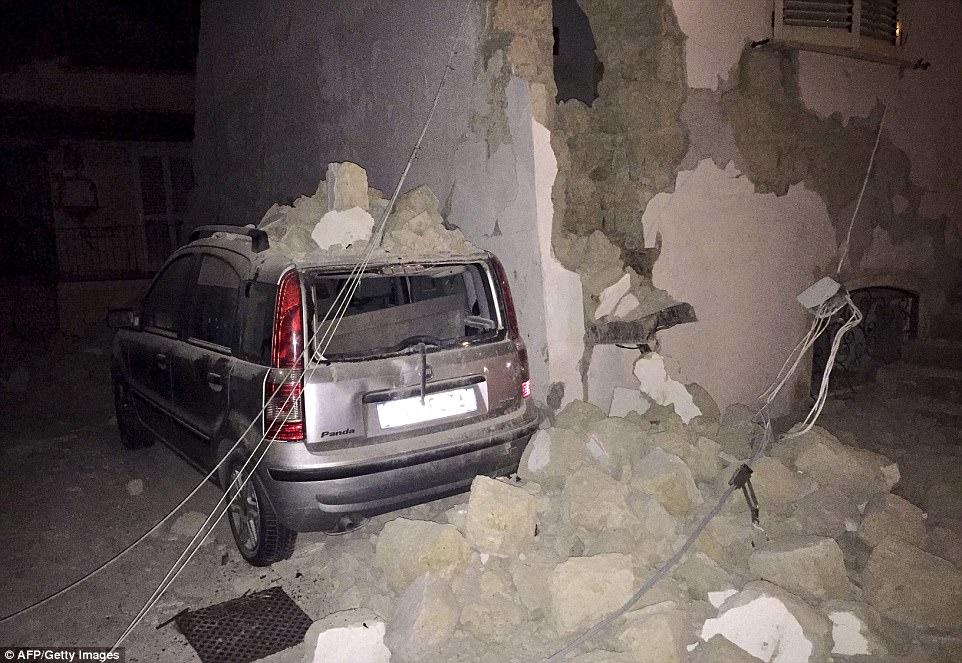 Viran olmuş şəhərdə möcüzə: 7 aylıq uşaq xilas edildi - VİDEO - FOTO