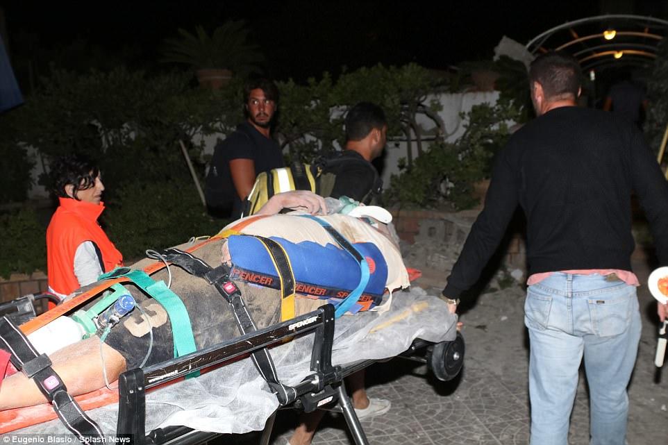 Viran olmuş şəhərdə möcüzə: 7 aylıq uşaq xilas edildi - VİDEO - FOTO