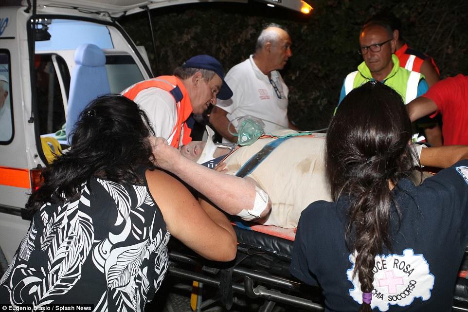 Viran olmuş şəhərdə möcüzə: 7 aylıq uşaq xilas edildi - VİDEO - FOTO