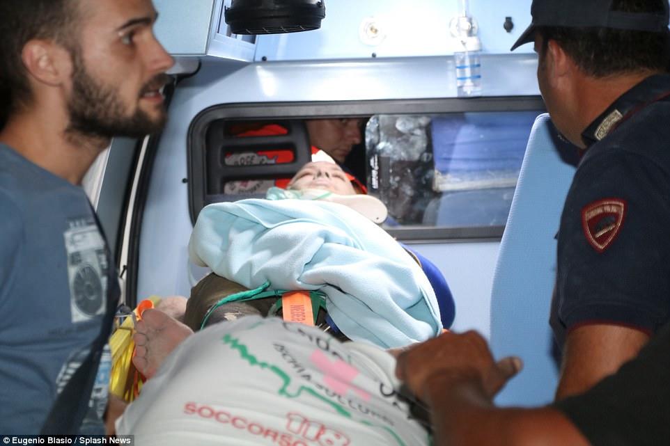 Viran olmuş şəhərdə möcüzə: 7 aylıq uşaq xilas edildi - VİDEO - FOTO