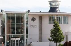 19 yaşlı qadının 14 yaşlı qızla intim videosu tapıldı, qadın saxlanıldı - İngiltərədə - FOTO