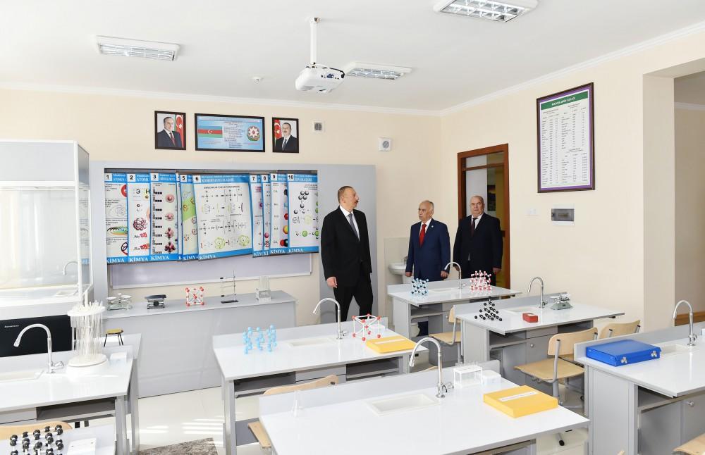 Prezident İlham Əliyev Bakıdakı 257 nömrəli məktəbin yeni korpusunda yaradılan şəraitlə tanış olub - FOTO