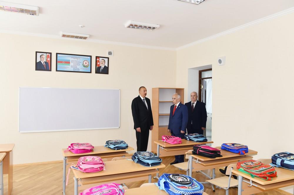 Prezident İlham Əliyev Bakıdakı 257 nömrəli məktəbin yeni korpusunda yaradılan şəraitlə tanış olub - FOTO