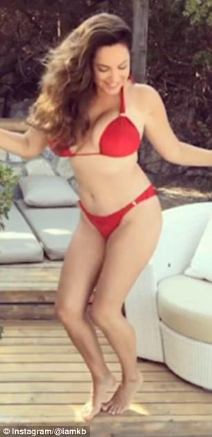 Yarıçılpaq fotolarını paylaşdı, rüsvay oldu - FOTO