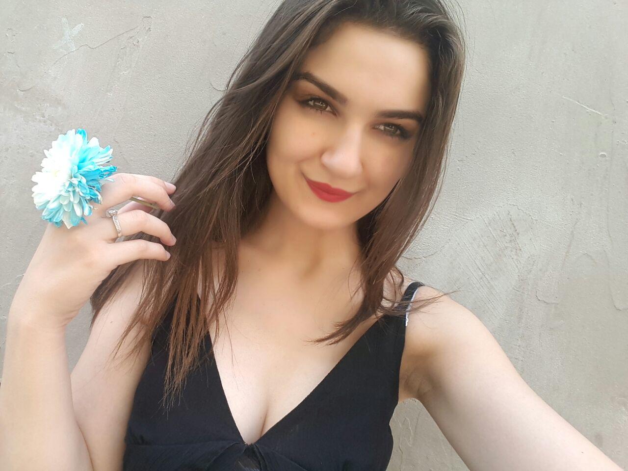 Azərbaycanlı aktrisa: "Münasibət təklifləri almışam, səhv qərarlar vermək istəmirəm" - FOTO