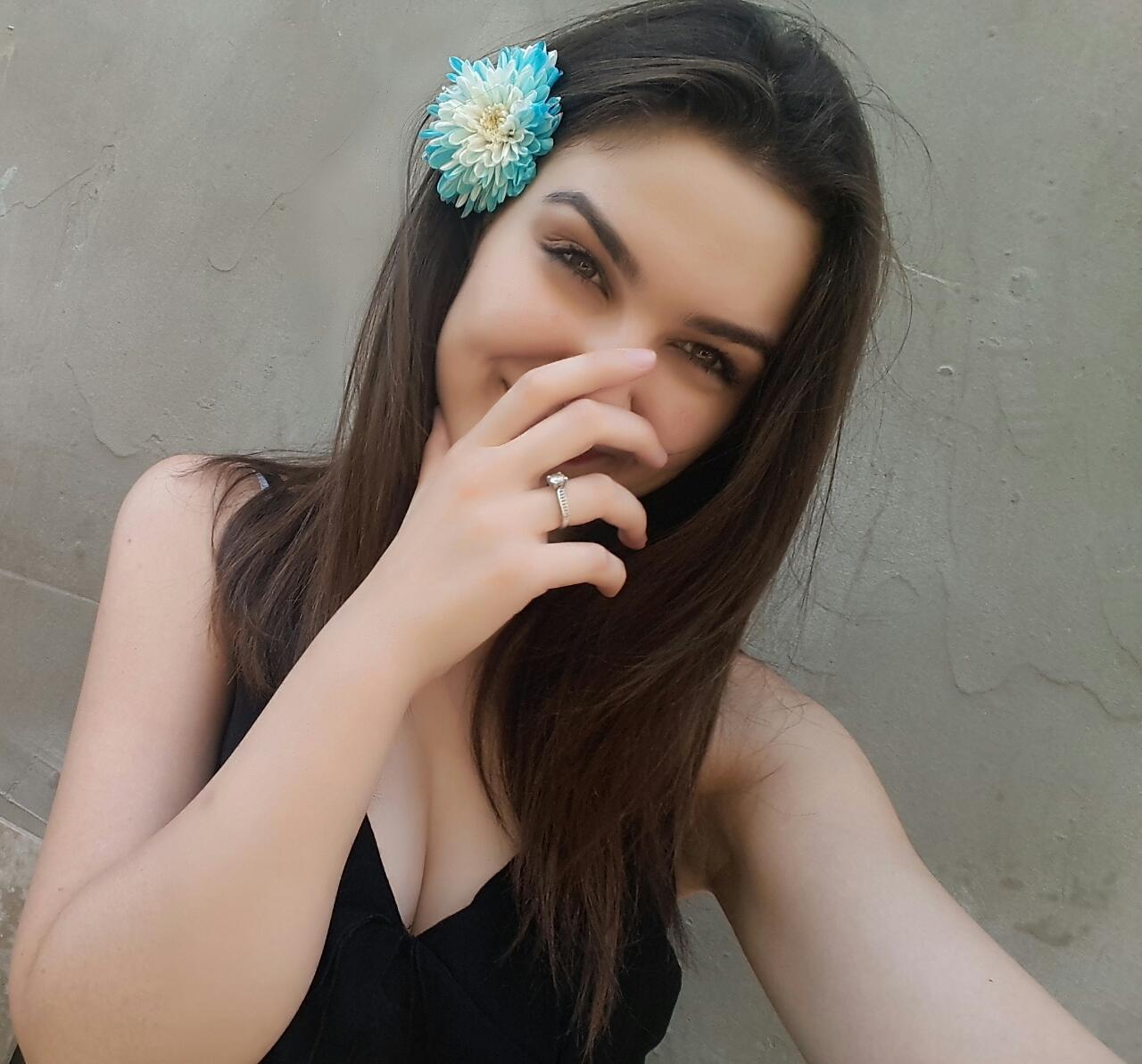 Azərbaycanlı aktrisa: "Münasibət təklifləri almışam, səhv qərarlar vermək istəmirəm" - FOTO