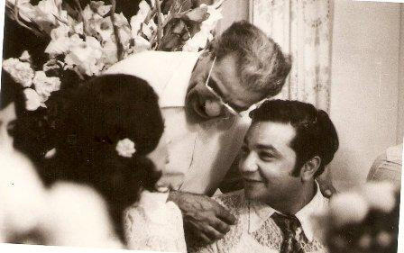 Tanınmış aktyorun qızı ölkəni tərk etdi - FOTO