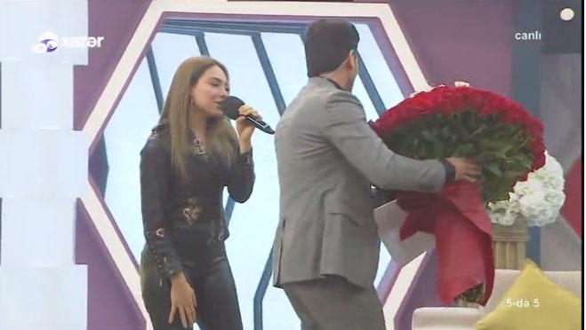 Cazibədar türk müğənni Zauru heyran qoydu - Boynu qırılsın o sevgilinin. Mən belə qıza... - FOTO