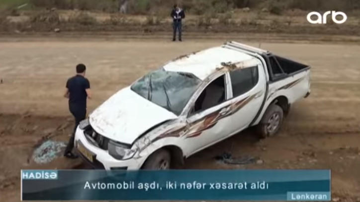 Tikinti şirkətinə məxsus avtomobilin törətdiyi qəzanın görüntüləri - VİDEO - FOTO