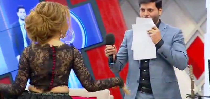 Mətanət efirə şəffaf geyimdə çıxdı: sellülitləri göründü - FOTO