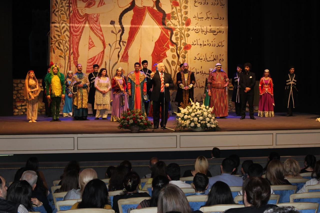 Musiqili Teatrda iranlı aktyorun "999-cu gecə"si