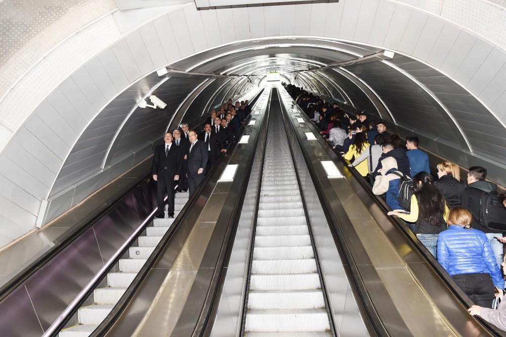 Prezident İlham Əliyev Bakı Metropoliteninin retro vaqonları ilə tanış olub - FOTO