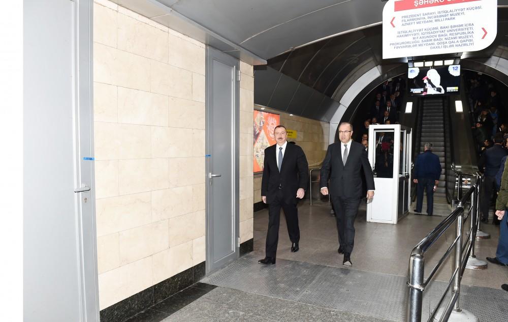 Prezident İlham Əliyev Bakı Metropoliteninin retro vaqonları ilə tanış olub - FOTO