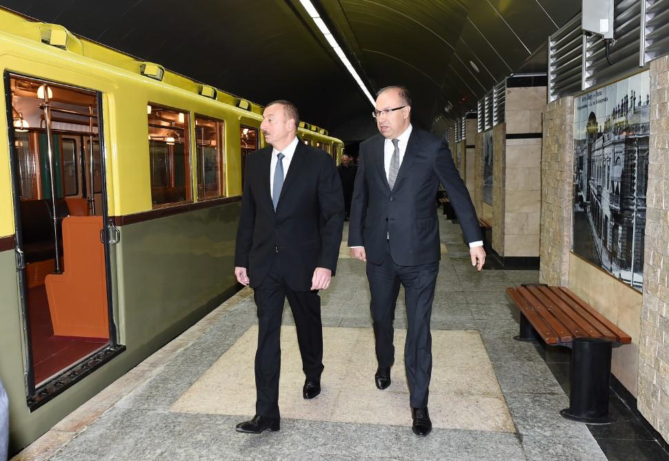 Prezident İlham Əliyev Bakı Metropoliteninin retro vaqonları ilə tanış olub - FOTO