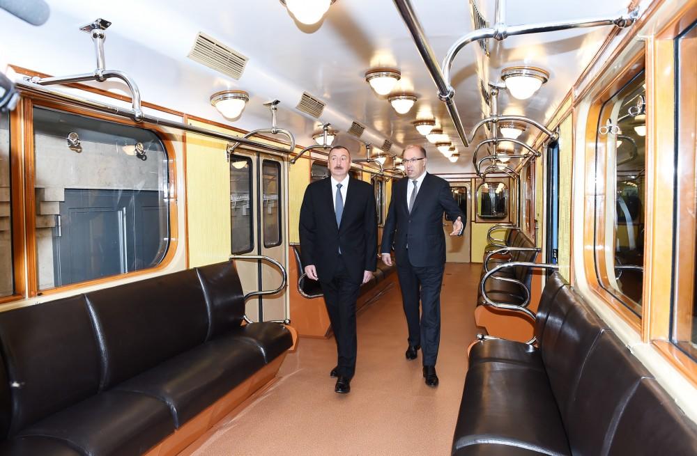Prezident İlham Əliyev Bakı Metropoliteninin retro vaqonları ilə tanış olub - FOTO