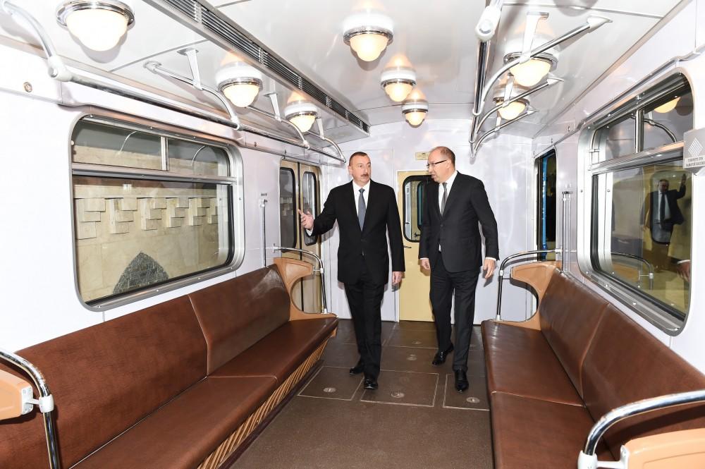 Prezident İlham Əliyev Bakı Metropoliteninin retro vaqonları ilə tanış olub - FOTO