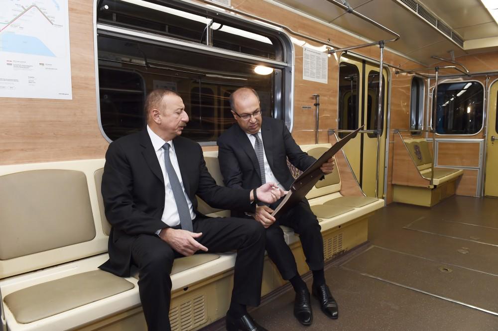Prezident İlham Əliyev Bakı Metropoliteninin retro vaqonları ilə tanış olub - FOTO