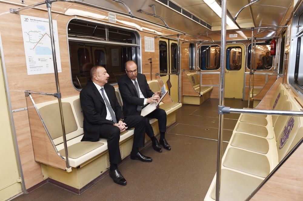 Prezident İlham Əliyev Bakı Metropoliteninin retro vaqonları ilə tanış olub - FOTO