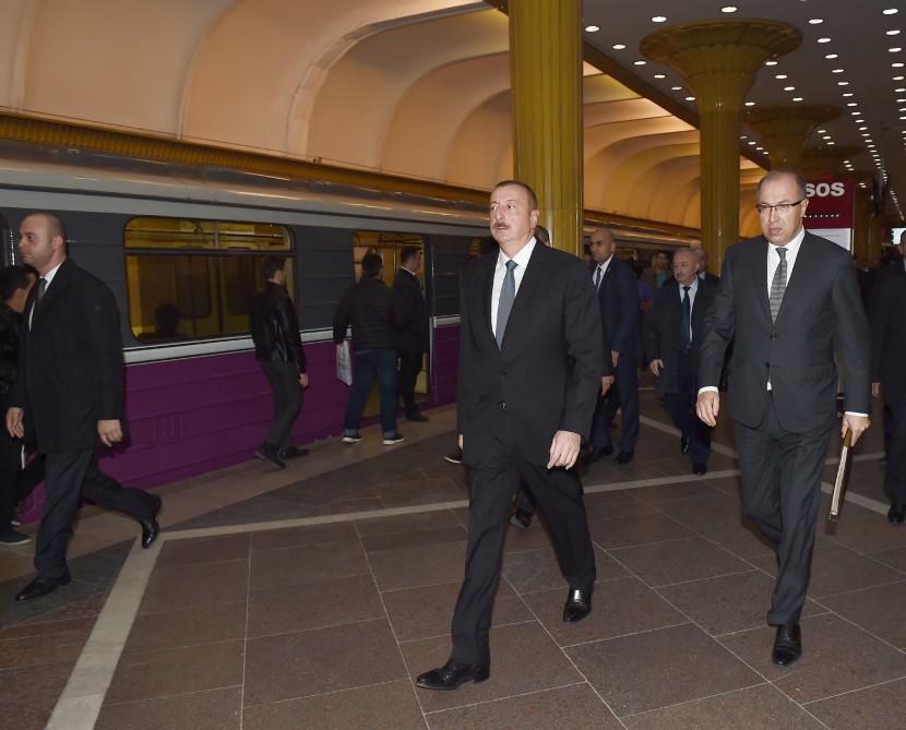 Prezident İlham Əliyev Bakı Metropoliteninin retro vaqonları ilə tanış olub - FOTO