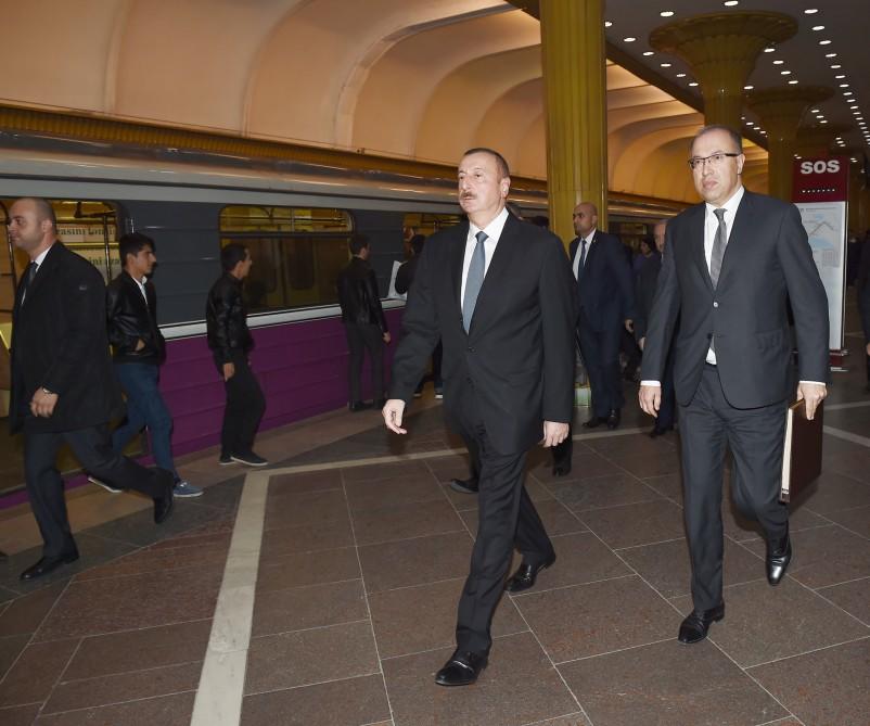 Prezident İlham Əliyev Bakı Metropoliteninin retro vaqonları ilə tanış olub - FOTO