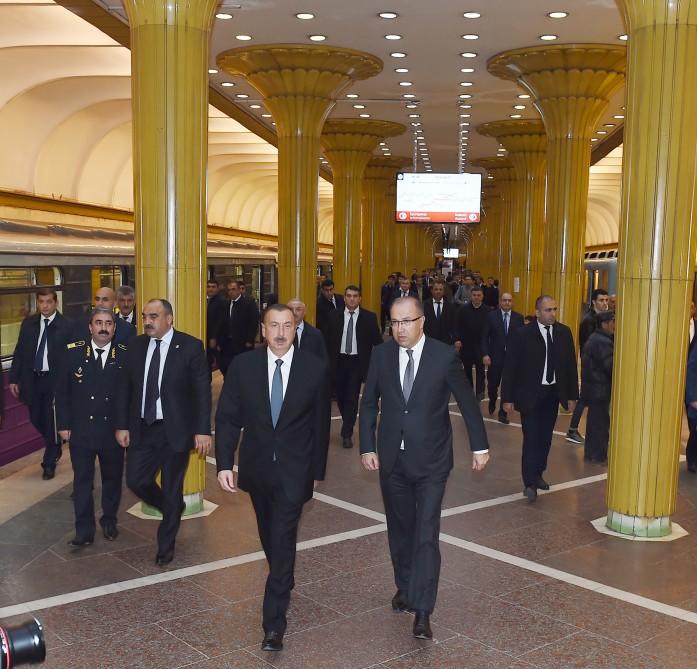 Prezident İlham Əliyev Bakı Metropoliteninin retro vaqonları ilə tanış olub - FOTO