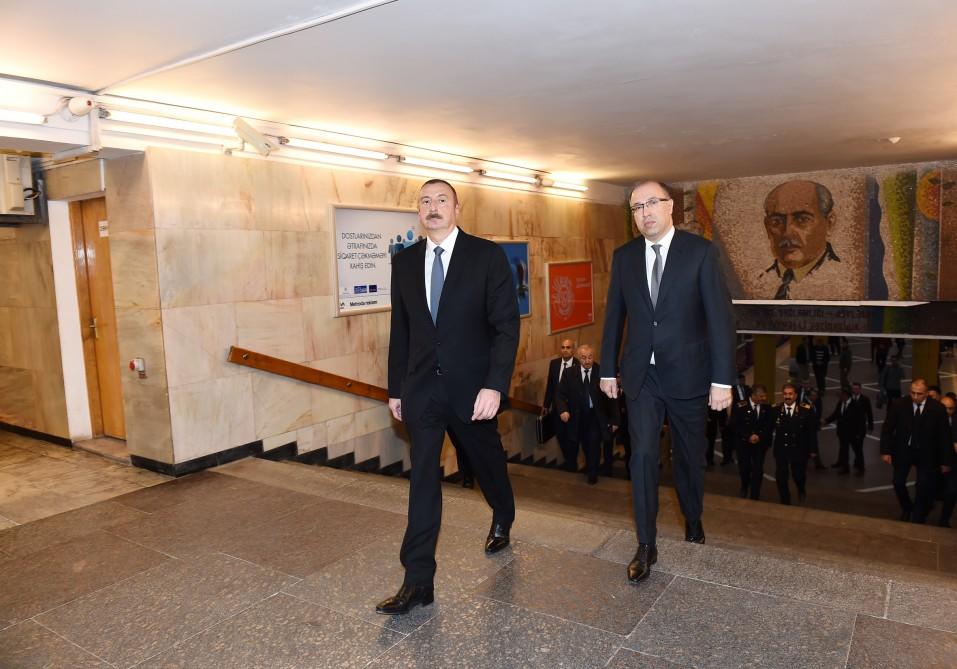Prezident İlham Əliyev Bakı Metropoliteninin retro vaqonları ilə tanış olub - FOTO