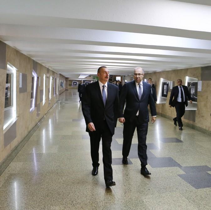 Prezident İlham Əliyev Bakı Metropoliteninin retro vaqonları ilə tanış olub - FOTO