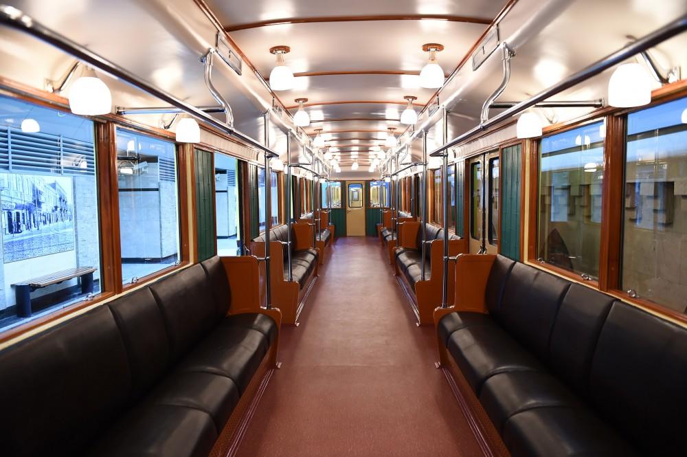 Prezident İlham Əliyev Bakı Metropoliteninin retro vaqonları ilə tanış olub - FOTO