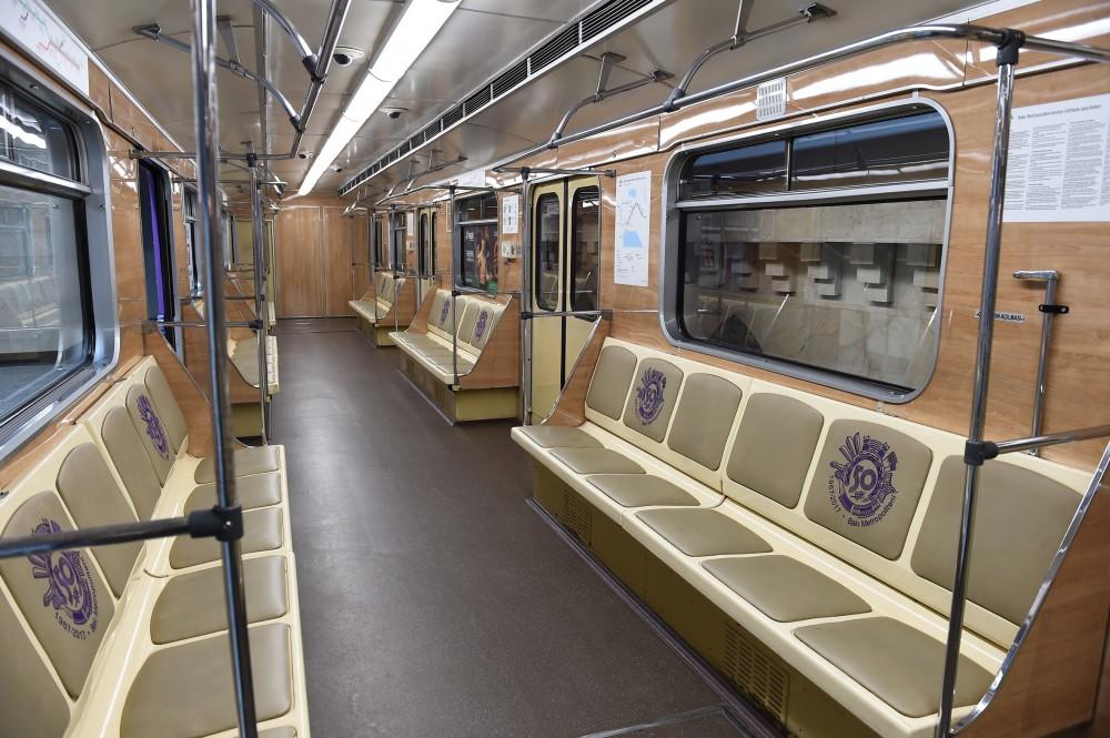 Prezident İlham Əliyev Bakı Metropoliteninin retro vaqonları ilə tanış olub - FOTO