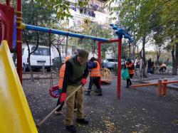 Yeni mer ilk iş günündə şəhərdə küçə süpürdü - FOTO