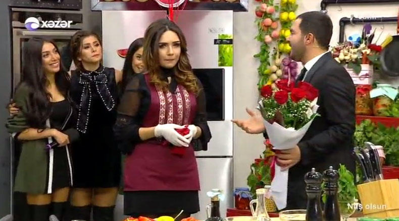 Azərbaycanda bu da oldu: aparıcı canlı yayımda EVLİLİK TƏKLİF ETDİ - VİDEO - FOTO