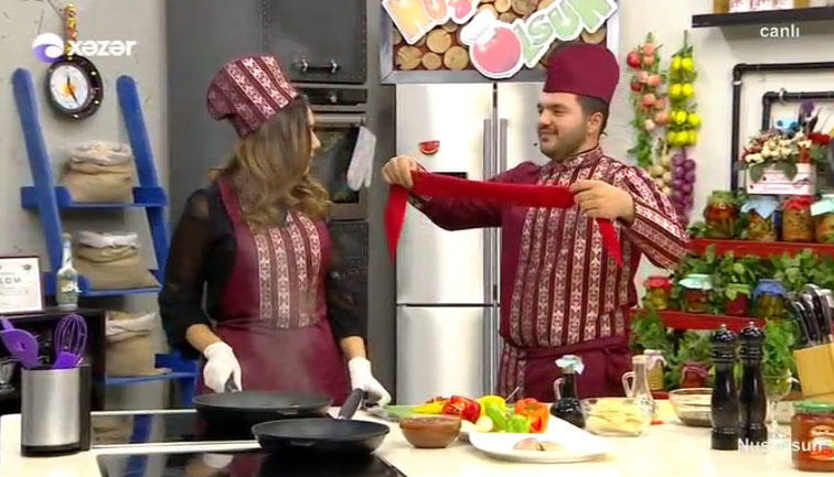 Azərbaycanda bu da oldu: aparıcı canlı yayımda EVLİLİK TƏKLİF ETDİ - VİDEO - FOTO