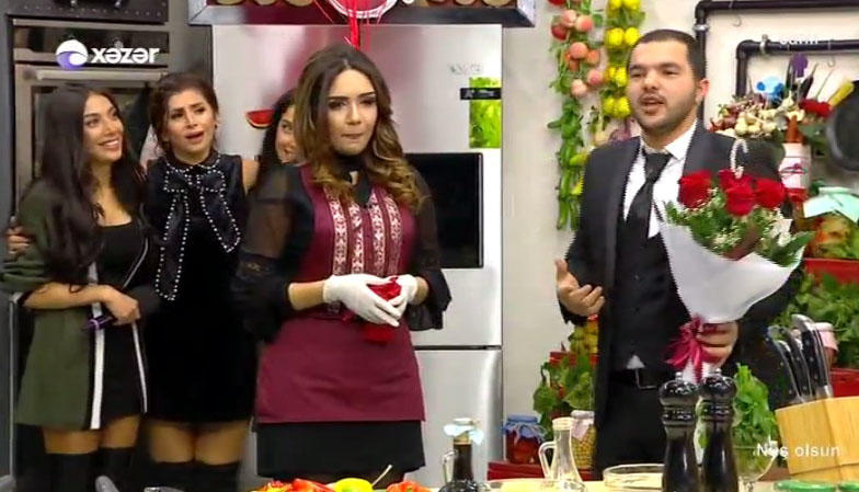 Azərbaycanda bu da oldu: aparıcı canlı yayımda EVLİLİK TƏKLİF ETDİ - VİDEO - FOTO